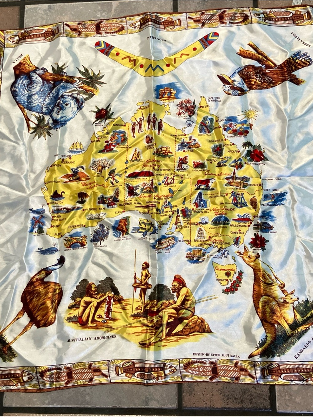 Vintage Australia Map Design Wildlife Scarf